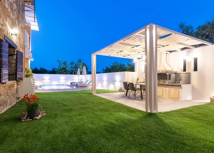 Artemis Luxury Villa *