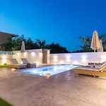 Artemis Luxury *