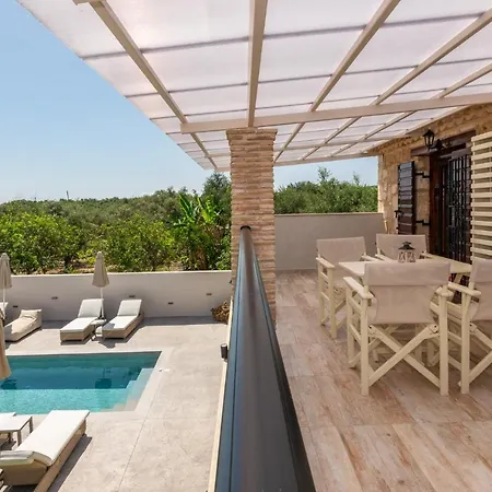 Artemis Luxury Méson Yerakaríon