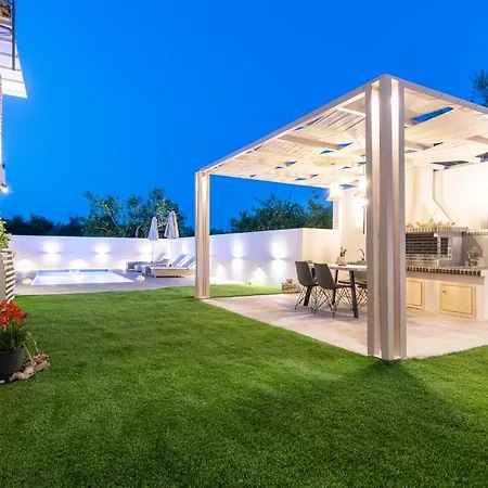 Artemis Luxury Villa *