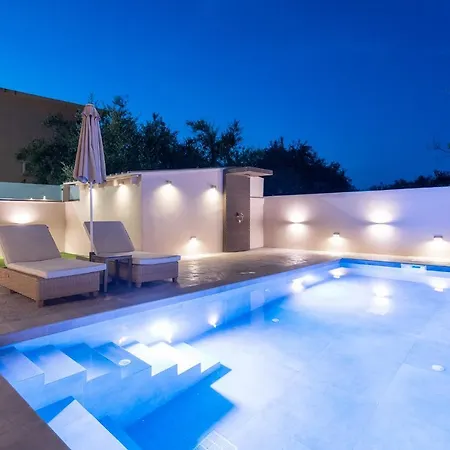 Villa Artemis Luxury *
