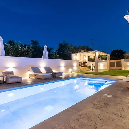 Artemis Luxury Villa *